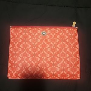 Coach Red Signature Clutcg